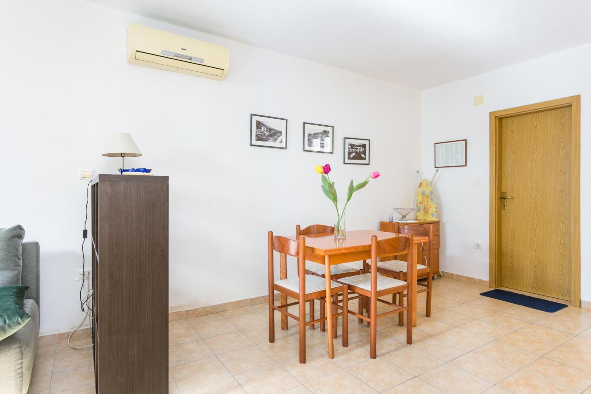 Apartments By The Sea Zivogosce - Porat, Makarska - 20207 Игране Стая снимка