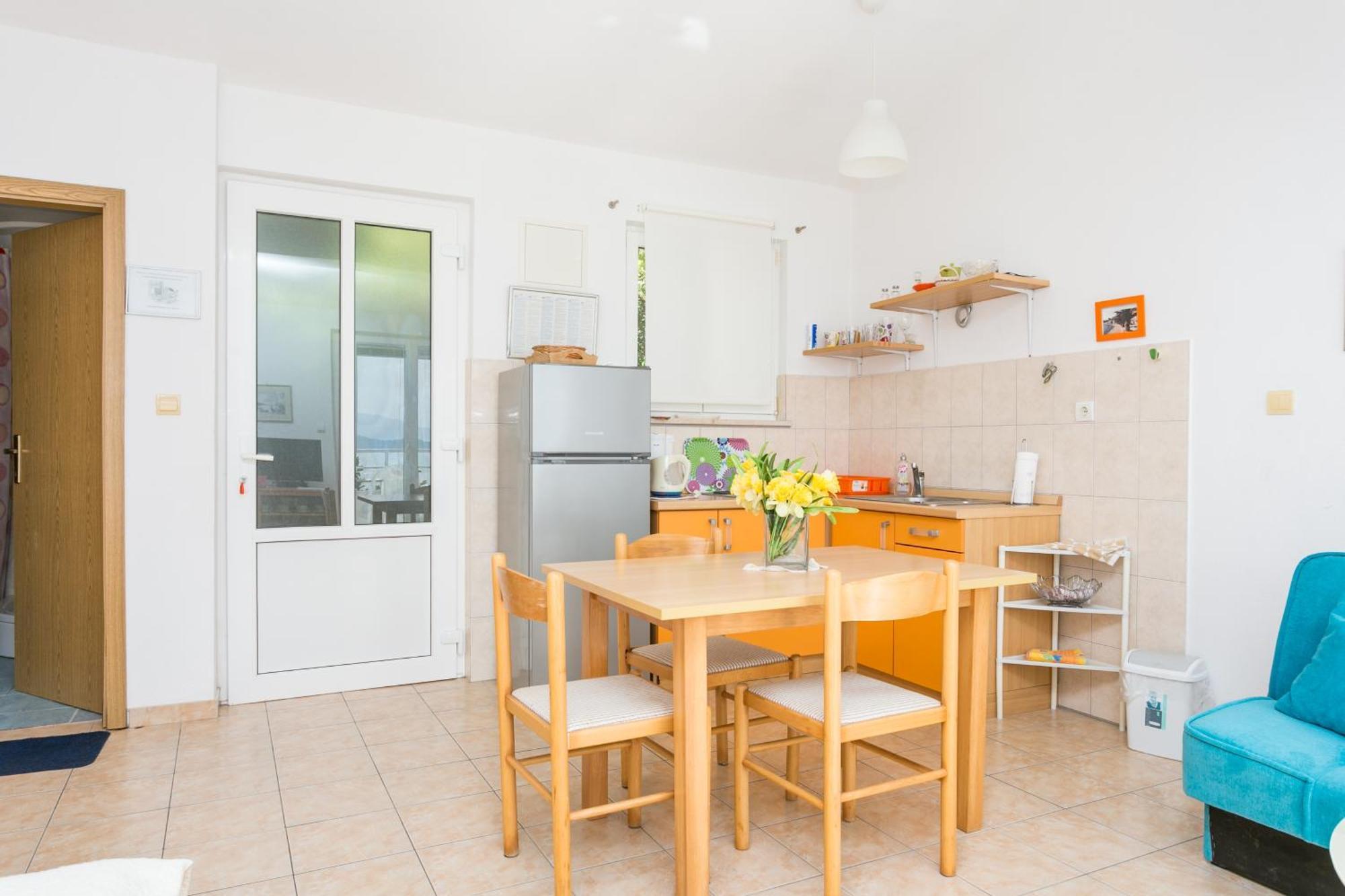 Apartments By The Sea Zivogosce - Porat, Makarska - 20207 Игране Стая снимка